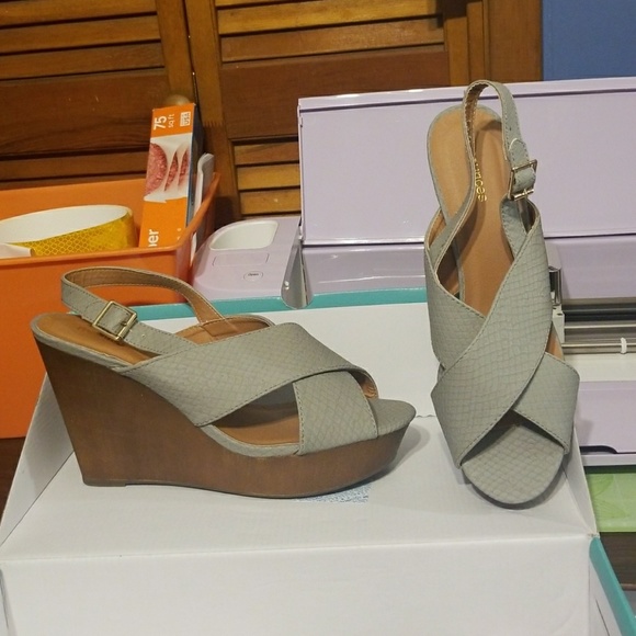 Shoes - Picture 1 of 4